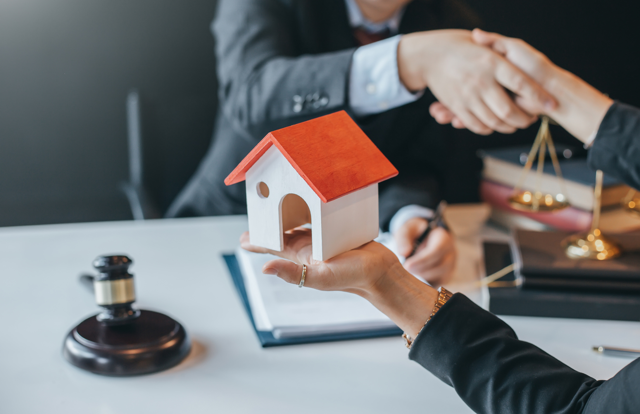 Lawyer who provides legal advice in the office. Trading house legally.